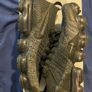 Nike air vapormax flyknit size 8.5 black and grey